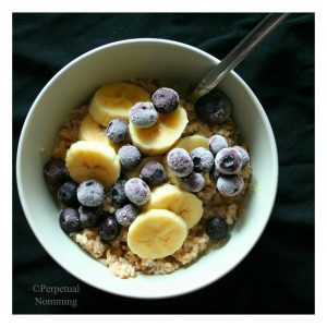 400 calorie oatmeal and fruit breakfast