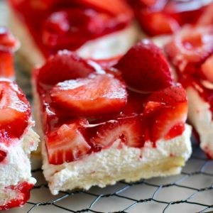 Memorial Day picnic strawberry cheesecake bars